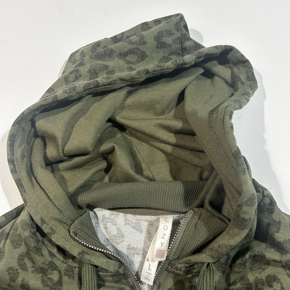 Lularoe Large Cozy Leopard Print Zip-Up Hoodie - Picture 4 of 6